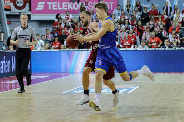 他砍下33 他砍下33