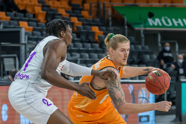 从早年的违 从早年的违